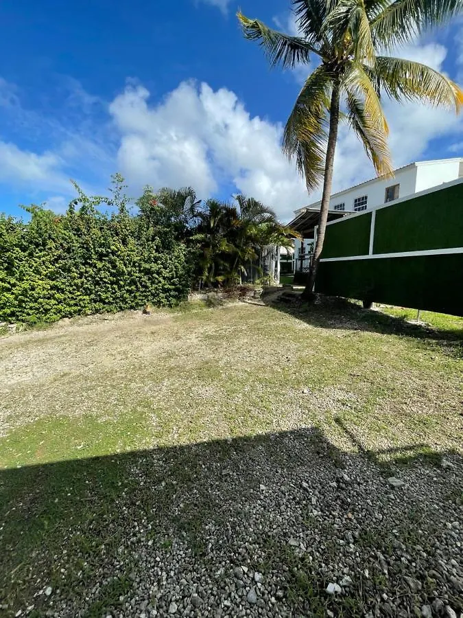 Scarlett Studios 2 - Us Embassy Appt 7 Mins Drive-Lloyd Erskine Sandiford Centre & Ross Uni 5 Mins Drive - Only The 1 Night Package Includes Airport And Embassy Roundtrip Bridgetown Apartmán