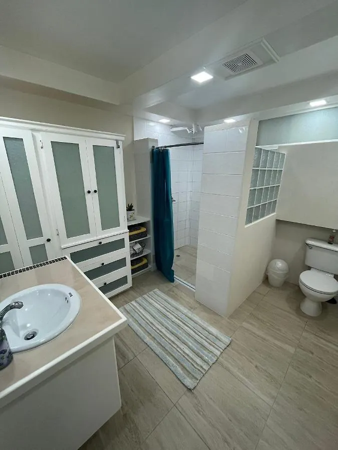 Scarlett Studios 2 - Us Embassy Appt 7 Mins Drive-Lloyd Erskine Sandiford Centre & Ross Uni 5 Mins Drive - Only The 1 Night Package Includes Airport And Embassy Roundtrip Bridgetown