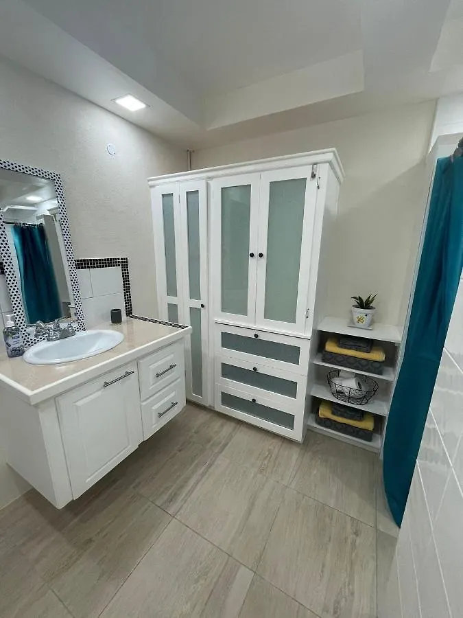 Apartamento Scarlett Studios 2 - Us Embassy Appt 7 Mins Drive-Lloyd Erskine Sandiford Centre & Ross Uni 5 Mins Drive - Only The 1 Night Package Includes Airport And Embassy Roundtrip Bridgetown